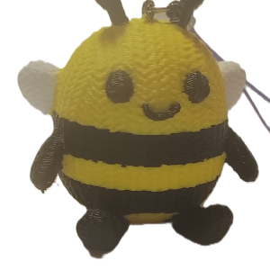 Llavero de abeja impreso en 3D de Apicultura Niño do Corvo en colores amarillo y negro.